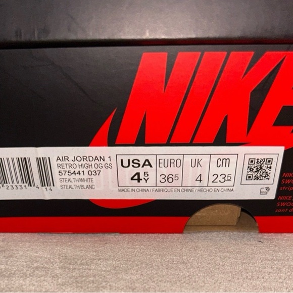 Jordan 1 Retro High OG -Size 4.5Y - Picture 11 of 11